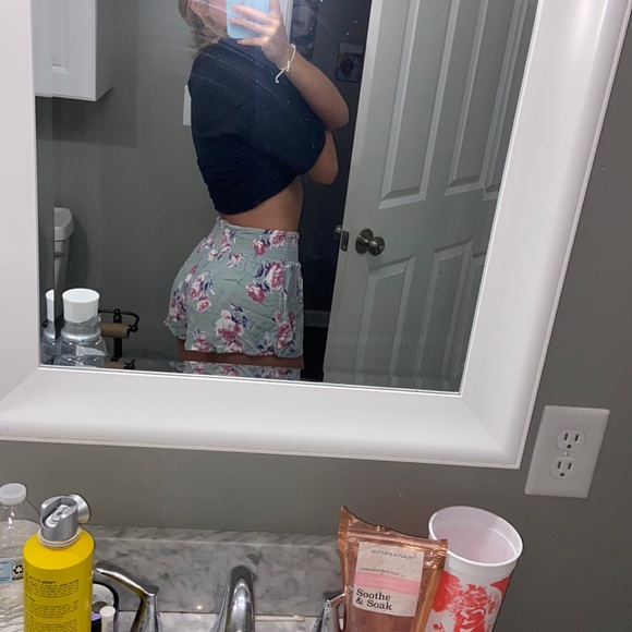 Cute Flowy Shorts - Picture 2 of 3